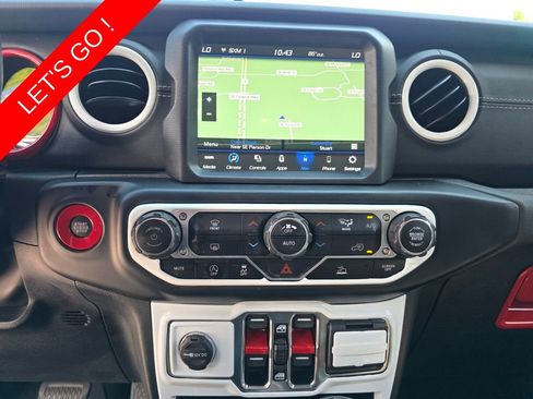 Used 2022 Jeep Wrangler Unlimited Sahara AWD/4WD image 29