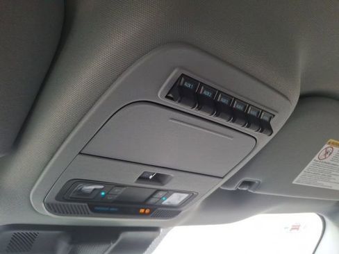 Used 2024 Ford F550 2WD Crew Cab Super Duty image 15