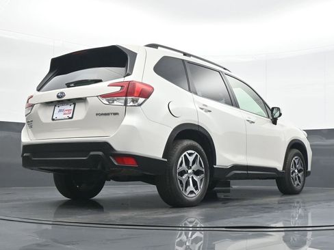 Used 2021 Subaru Forester Premium image 21