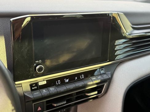 Used 2025 Toyota Camry SE w/ Convenience Package FWD image 21