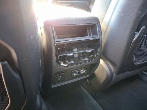 Used 2023 Jeep Grand Cherokee Altitude image 12