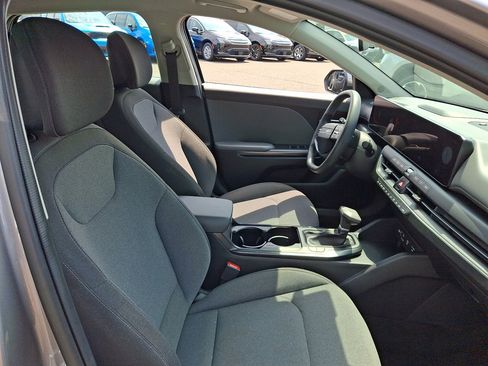 Used 2025 Kia K4 FWD image 12