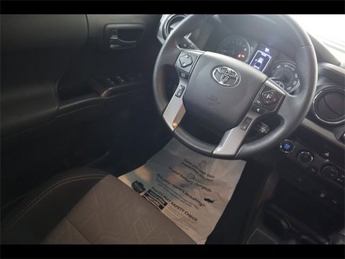 Used 2022 Toyota Tacoma TRD Sport image 14