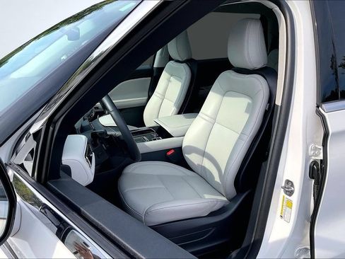 Used 2026 Lincoln Aviator 2WD image 22