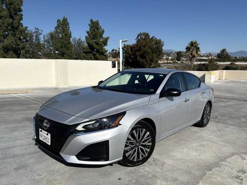 Used 2025 Nissan Altima 2.5 SV image 7