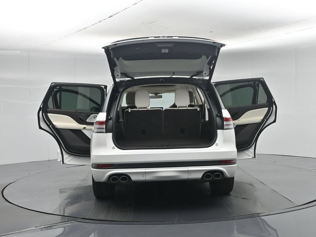 Used 2023 Lincoln Aviator Black Label w/ Jet Package AWD/4WD image 39
