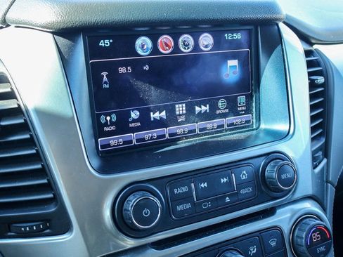 Used 2018 Chevrolet Suburban LT image 3