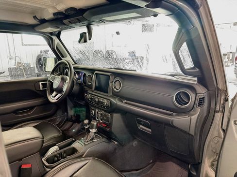 Used 2020 Jeep Wrangler Unlimited Sahara w/ Dual Top Group AWD/4WD image 12