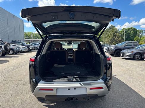 Certified 2024 Nissan Pathfinder Platinum AWD/4WD image 8