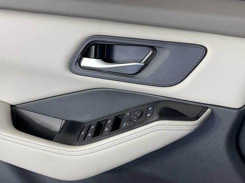 New 2025 Nissan Rogue SV image 29