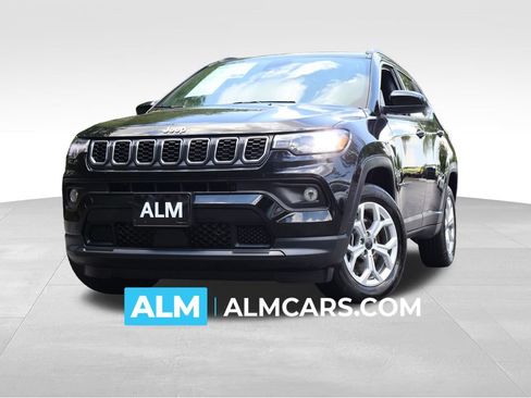 Used 2025 Jeep Compass Latitude AWD/4WD image 1