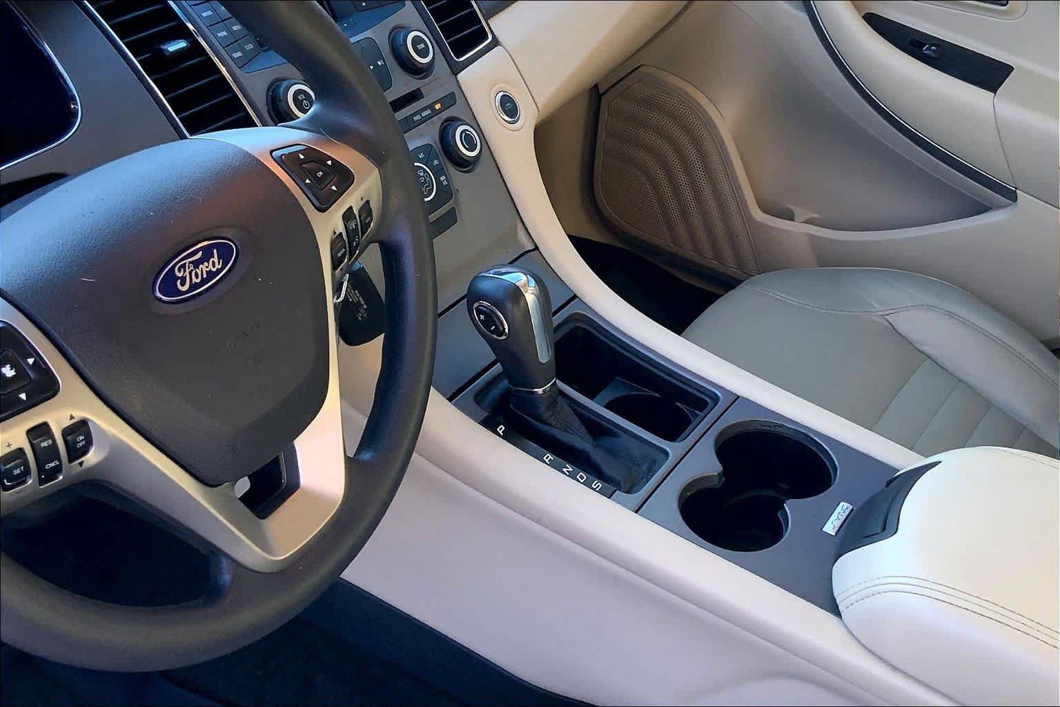Used 2017 Ford Taurus SE FWD image 15
