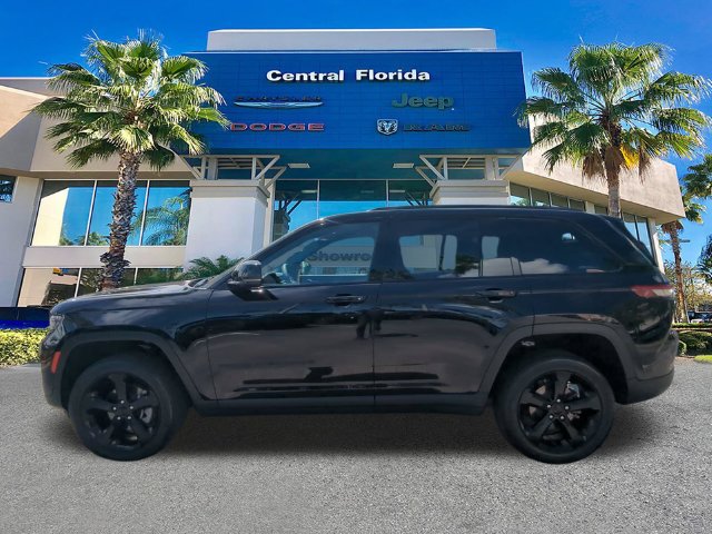 Certified 2025 Jeep Grand Cherokee Altitude AWD/4WD image 8