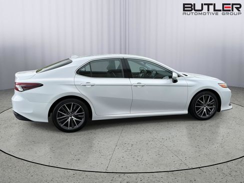 Used 2023 Toyota Camry XLE w/ Navigation Package FWD image 7