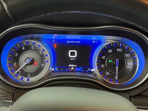 Used 2021 Chrysler 300 Touring w/ Sport Appearance Package RWD image 14