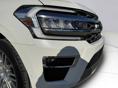 Used 2024 Ford Expedition Platinum image 11