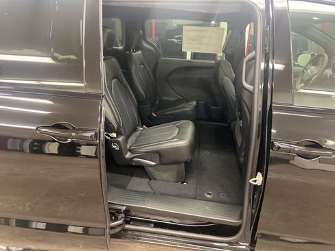 New 2026 Chrysler Pacifica Select image 20