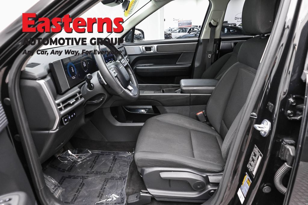 Used 2025 Hyundai Santa Fe SE FWD image 13