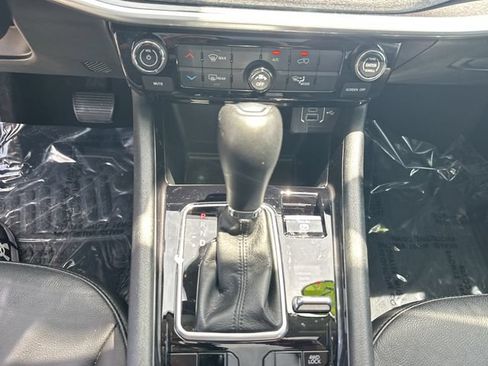 Used 2022 Jeep Compass Latitude w/ Sun and Sound Group AWD/4WD image 18