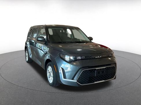 Used 2025 Kia Soul LX w/ LX Technology Package FWD image 3