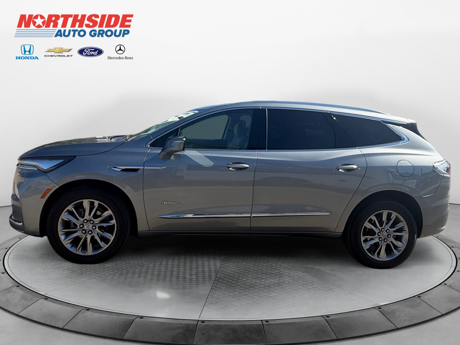 Used 2023 Buick Enclave Avenir w/ Avenir Technology Package FWD image 4