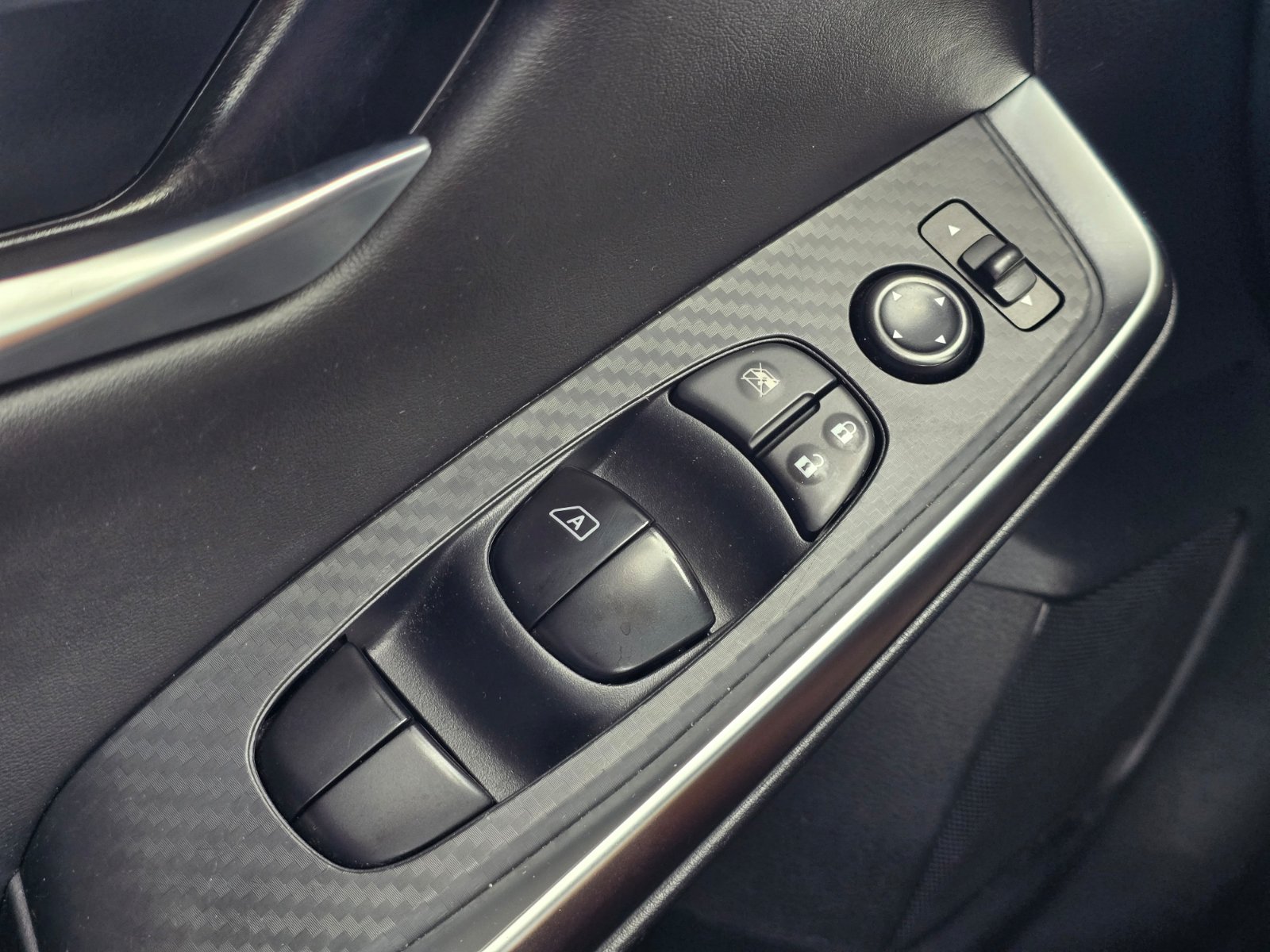 Used 2025 Nissan Sentra SR w/ Midnight Edition FWD image 23
