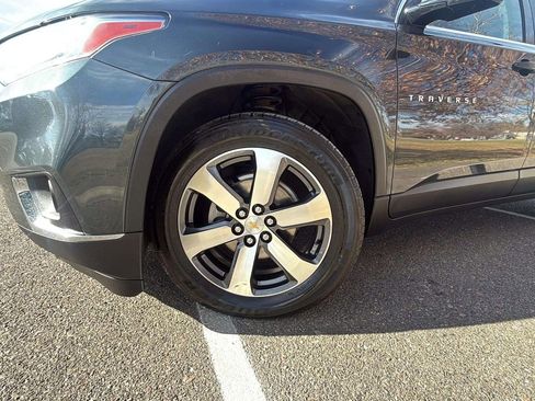 Used 2018 Chevrolet Traverse LT image 22
