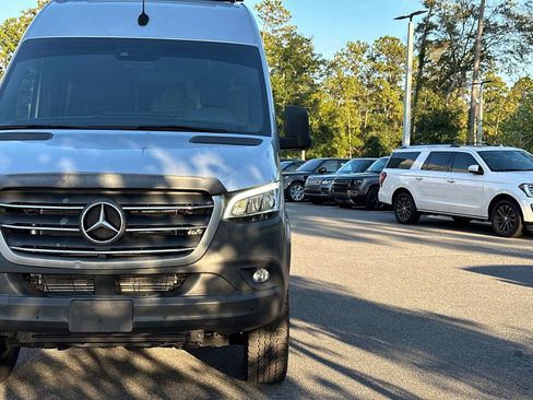 Used 2020 Mercedes-Benz Sprinter 2500 image 9