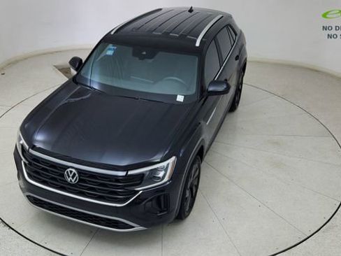 Used 2024 Volkswagen Atlas Cross Sport SE w/ Black Wheel Package image 73