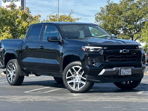 Used 2023 Chevrolet Colorado Z71 w/ Z71 Convenience Package 2 AWD/4WD image 2