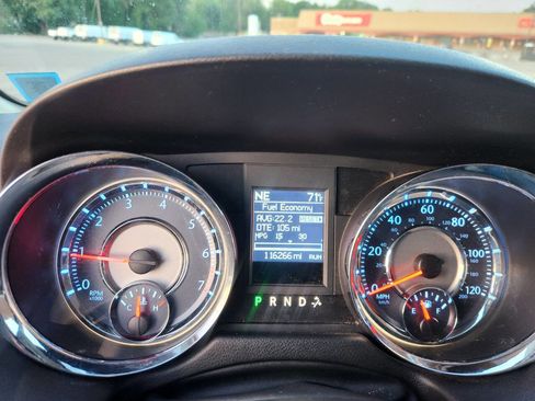 Used 2012 Chrysler Town & Country Touring-L w/ Entertainment Group #2 FWD image 23