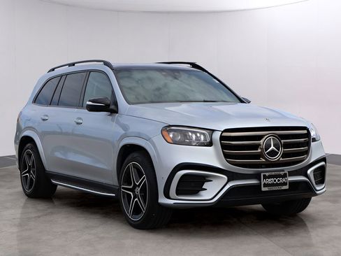 Used 2025 Mercedes-Benz GLS 450 4MATIC image 3