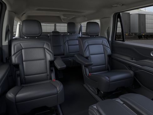 New 2026 Lincoln Navigator L Premier AWD/4WD image 11