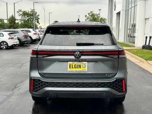 Certified 2025 Volkswagen Tiguan SE R-Line AWD/4WD image 5