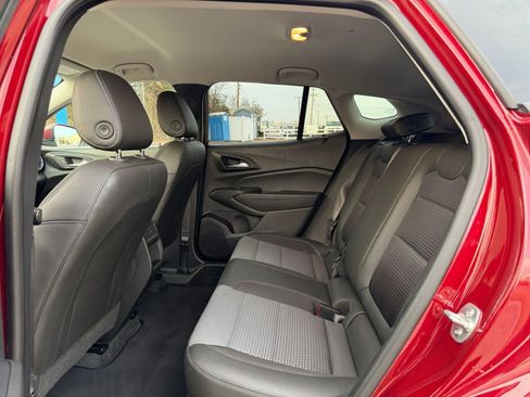 Used 2025 Chevrolet Trax LT image 23