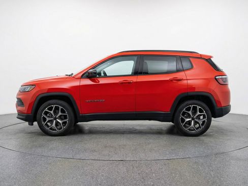 Used 2025 Jeep Compass Limited image 5