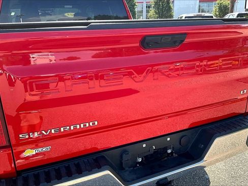 Used 2023 Chevrolet Silverado 1500 LT AWD/4WD image 26