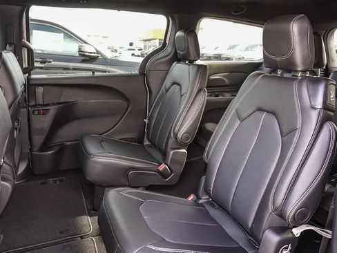 New 2026 Chrysler Pacifica Select FWD image 20