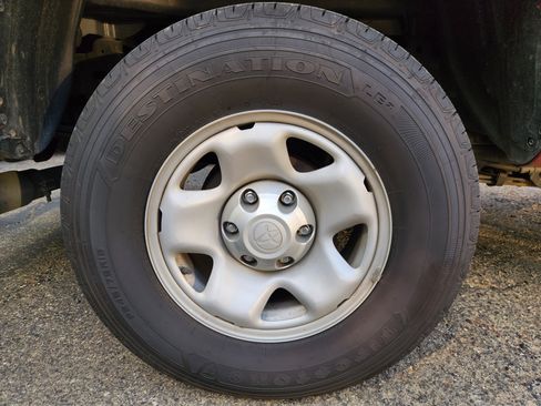 Used 2022 Toyota Tacoma SR w/ SR Convenience Package RWD image 5
