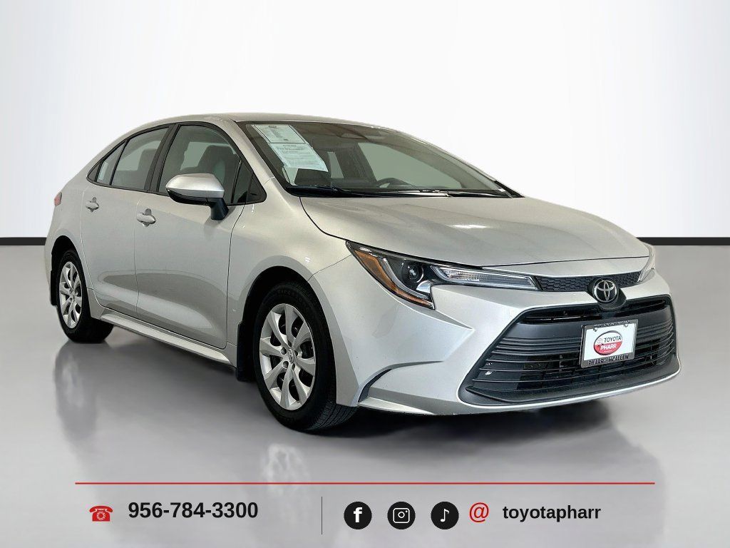 Used 2025 Toyota Corolla LE FWD image 3
