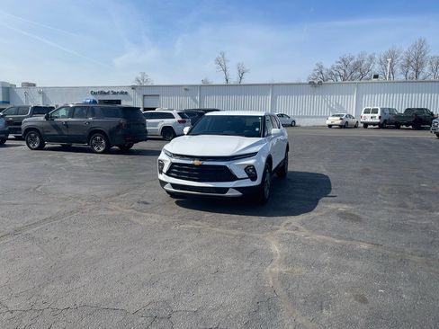 Used 2025 Chevrolet Blazer LT image 1