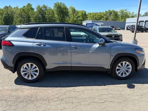 Used 2023 Toyota Corolla Cross LE w/ Moonroof Package AWD/4WD image 9