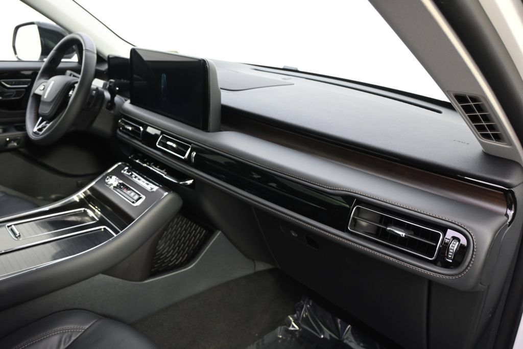 New 2026 Lincoln Aviator Reserve w/ Jet Appearance Package AWD/4WD image 15