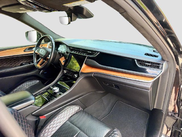 Used 2022 Jeep Grand Cherokee Summit AWD/4WD image 14