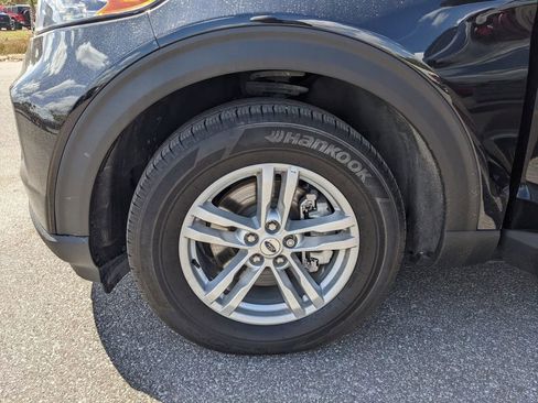 Certified 2024 Ford Explorer XLT RWD image 37