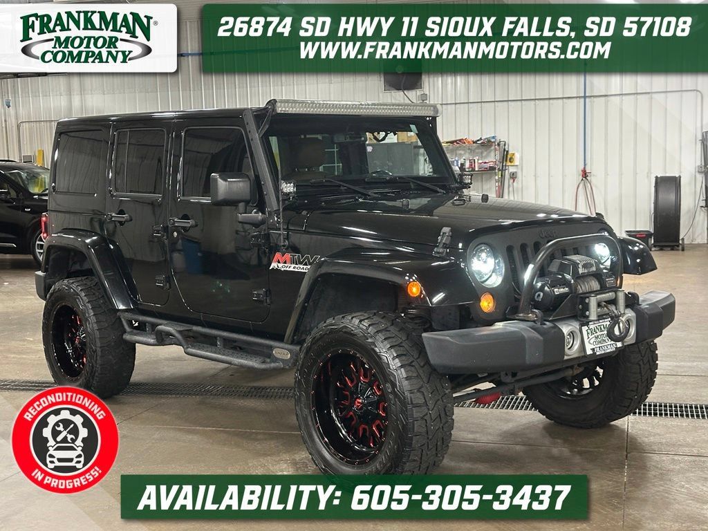 Used 2015 Jeep Wrangler Unlimited Sahara w/ Connectivity Group AWD/4WD image 1
