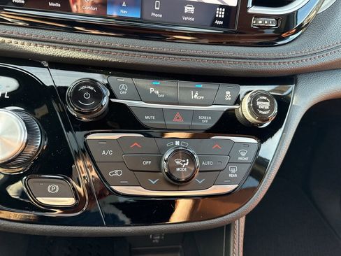 New 2026 Chrysler Pacifica Pinnacle w/ Trailer Tow Group image 74