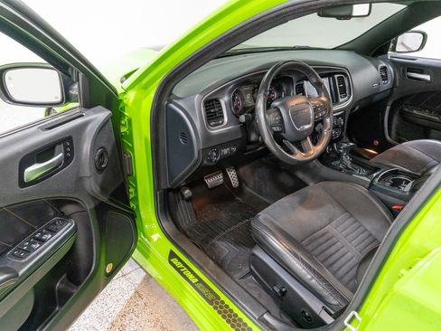 Used 2017 Dodge Charger R/T RWD image 12