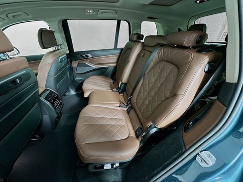 Used 2026 BMW X7 xDrive40i w/ Premium Package image 17