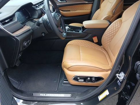 Used 2023 Jeep Grand Cherokee L Summit w/ Luxury Tech Group V AWD/4WD image 42